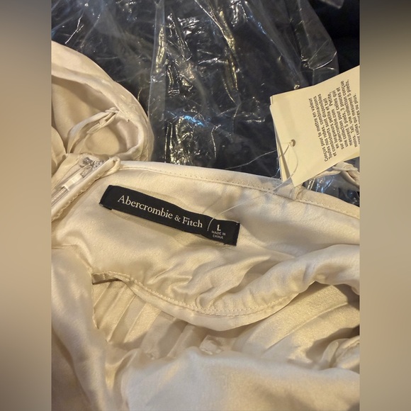 Abercrombie & Fitch Giselle Pleated Cutout Maxi Dress size Large NWT - Picture 8 of 8